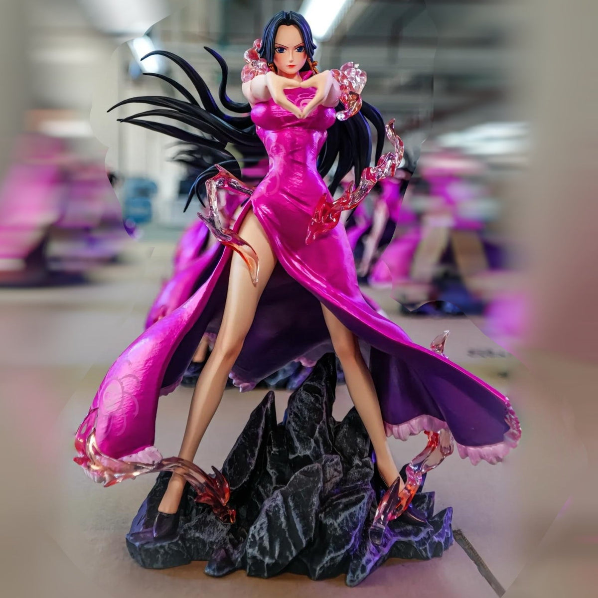 27cm Heart-Shaped Hand Gesture Boa Hancock Figure