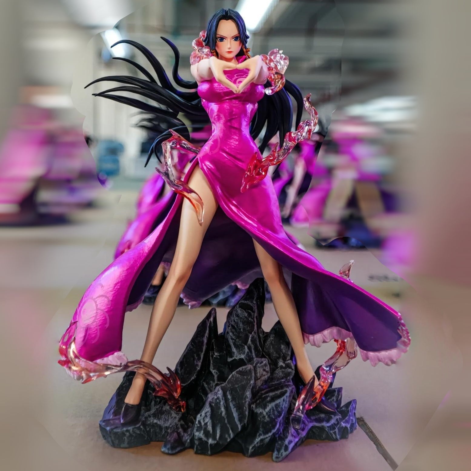 27cm Heart-Shaped Hand Gesture Boa Hancock Figure