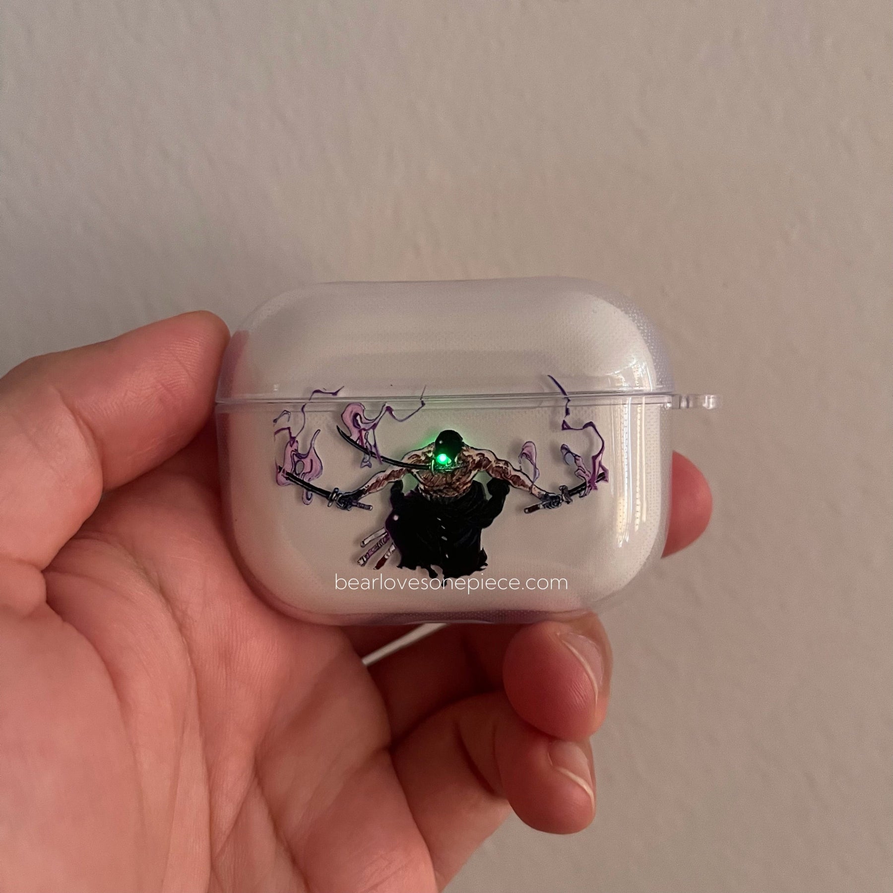 Capa para AirPods – Zoro Rei do Inferno